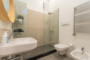 Shower, hair dryer, bidet, towels - Loft with beach in Posillipo (Napoli)