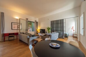 TV - Loft with beach in Posillipo (Napoli)