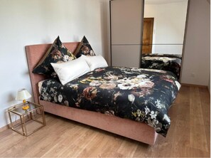 2 makuuhuonetta, Wi-Fi, vuodevaatteet