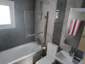 Hair dryer, towels, soap, shampoo - Modern Suite, XL balcony, parking (Strovolos)