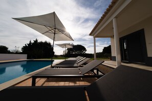 Outdoor pool - Villa Monte Maria Pratas (Setubal)