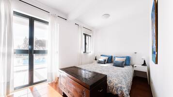 5 habitaciones, tabla de planchar con plancha, wifi y ropa de cama