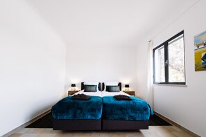 5 chambres, fer et planche à repasser, Wi-Fi, draps fournis