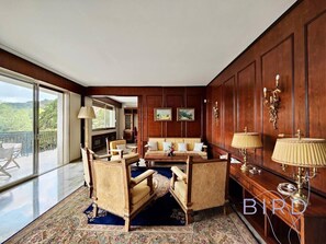 TV, tavolo da ping pong