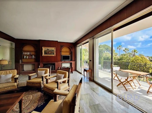 Magnificent residence with swimming pool and garden in Mougins