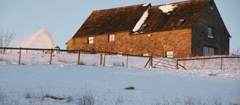 Historic Barn With Breathtaking Views Over Derbys/Staffs Border. Pet Friendly