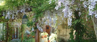 ROMANTIC 17C VILLA -Fabulous VIEWS-Stunning POOL Complex.HOT TUB.PIZZA OVEN.A/C