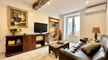 Télévision, cheminée