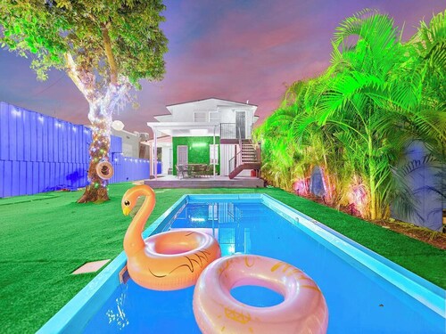 Villa Bonita | 6BR | Pool + Hot Tub