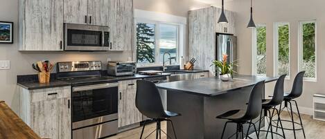 Refrigerador, microondas, horno, placa de cocina