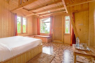 Deluxe Villa | Premium bedding, memory foam beds, WiFi (free), bed sheets