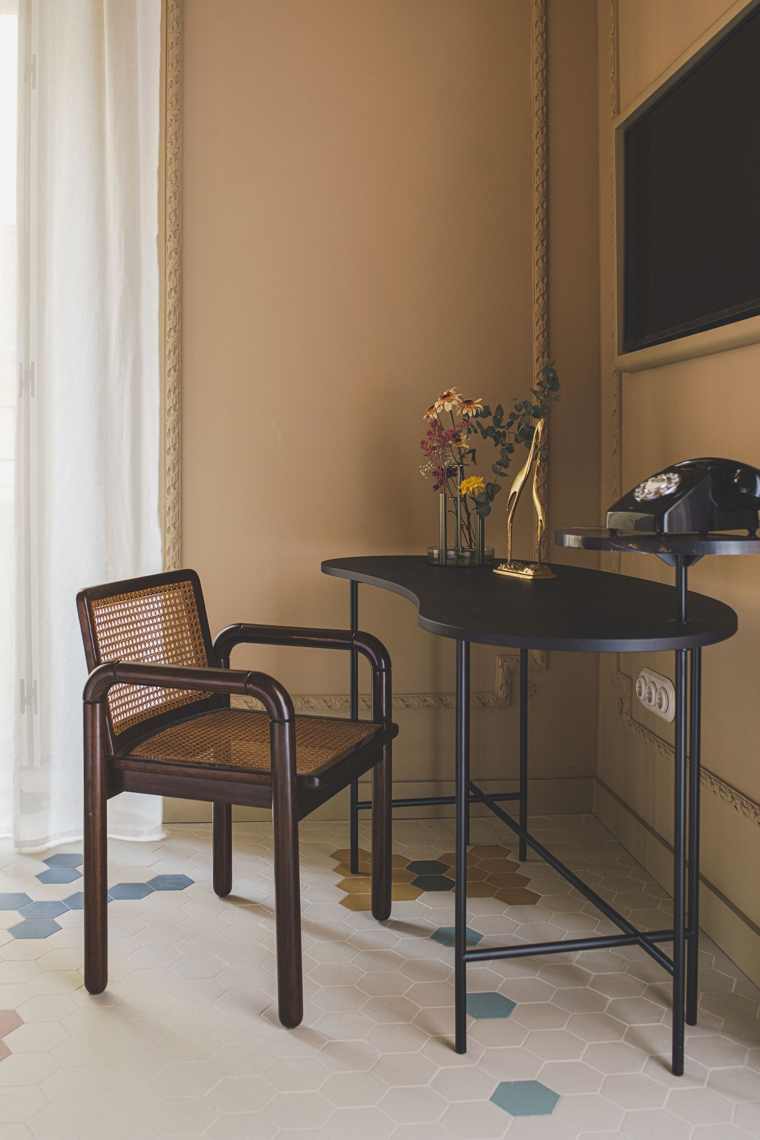 0-inch TV with digital channels