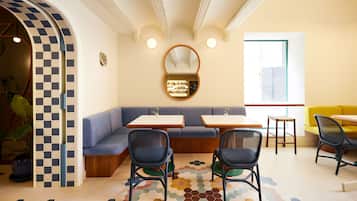Daily continental breakfast (EUR 14 per person)