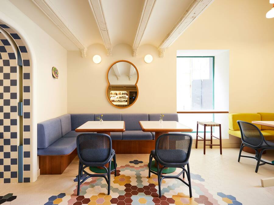 Se ofrece un desayuno continental (14 EUR por persona)