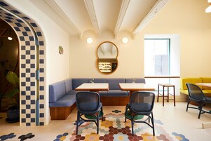 Daily continental breakfast (EUR 14 per person)