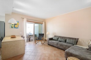 Televisión, videojuegos, reproductor de DVD, estéreo