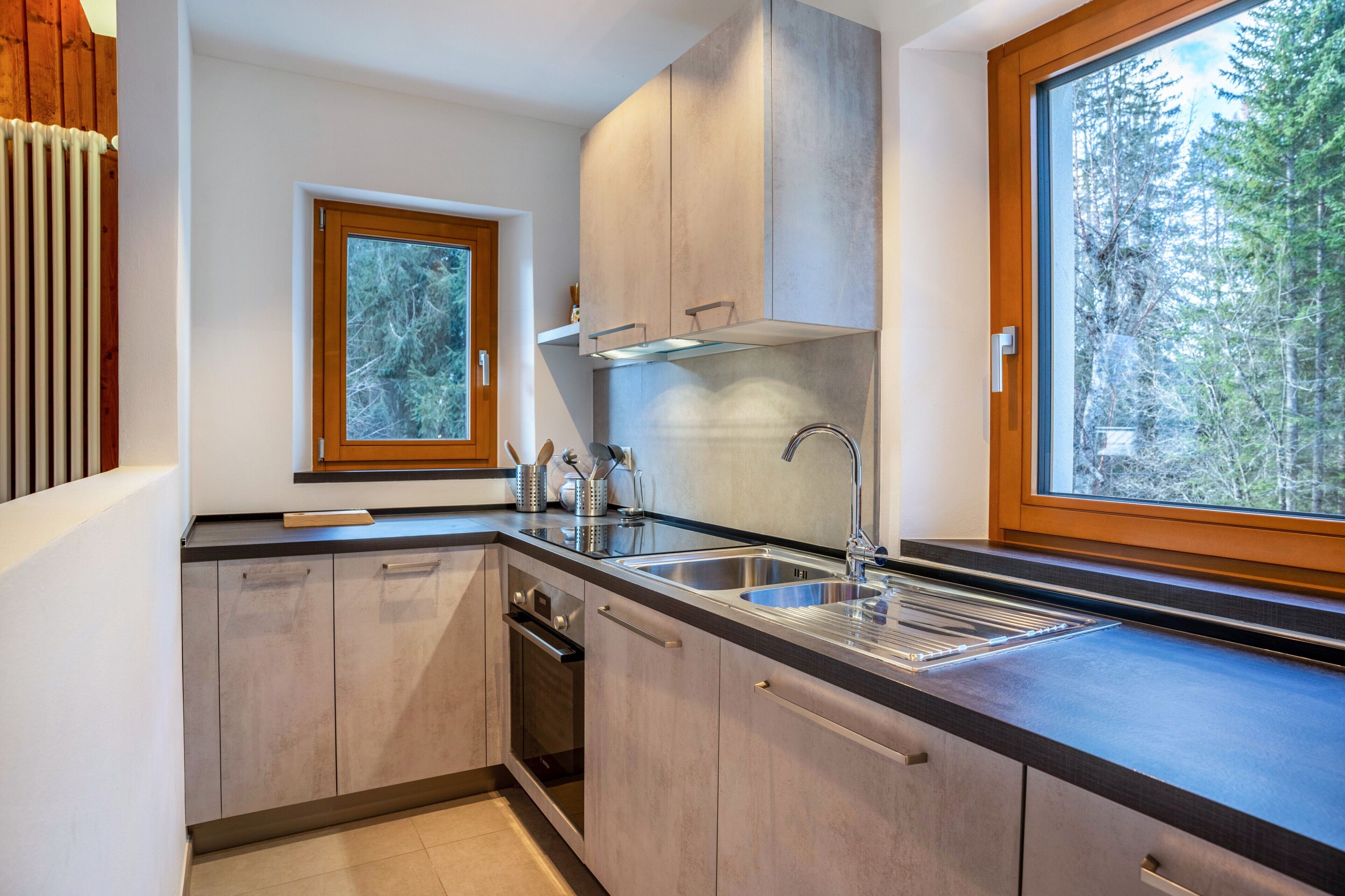 Frigorifero, forno, piano cottura, lavastoviglie