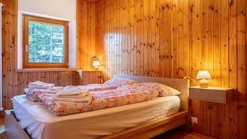 2 bedrooms, bed sheets