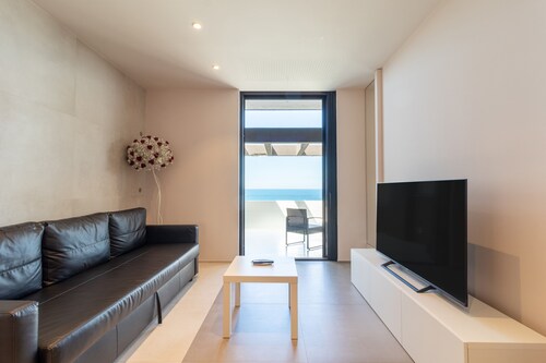 Apartment 'La Dimora Sul Mare' with Sea View, Wi-Fi and Air Conditioning