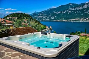 Outdoor spa tub - Casa Marina Bellagio private garden (AC/jacuzzi) (Bellagio)