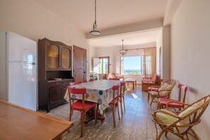 Dining - Apartment 'Las Palmeras 3' with Sea View, Private Terrace and Balcony (Benicarlo)
