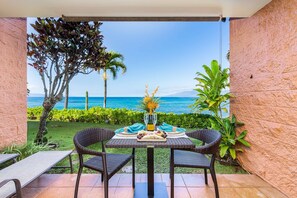 Outdoor dining - Stylish Oceanfront Kuleana 405 1BR Private Lanai, Sunset Views (Lahaina)