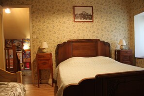 2 chambres, fer et planche à repasser, lit parapluie, Wi-Fi gratuit