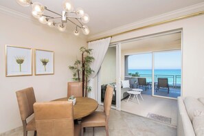 Smart TV - Beachcomber 15 by Grand Cayman Villas (7 Mile Beach)