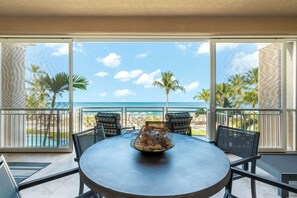 Dining - Beachcomber 9 by Grand Cayman Villas (7 Mile Beach)