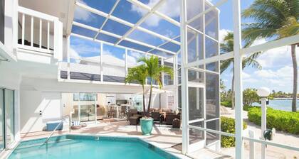 Pools of the Kai 10: Beach House w/ Private Pool Atrium, Free Kayak & More in Ca