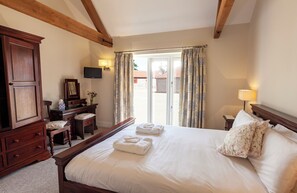 10 habitaciones, escritorio y tabla de planchar con plancha 