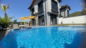 Utomhuspool
