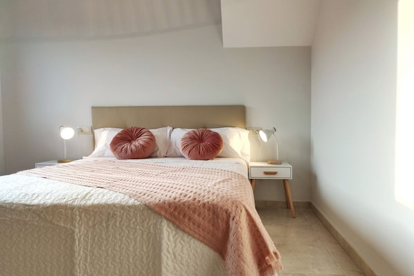 2 bedrooms, iron/ironing board, travel cot, WiFi