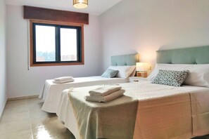 2 عدّة غرف نوم وواي فاي وملاءات أسرّة