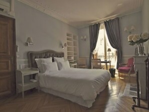 2 chambres, coffres-forts dans les chambres, bureau