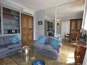 TV, DVD player, books, stereo