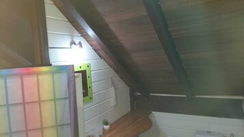 Dusch, handdukar och toalettpapper