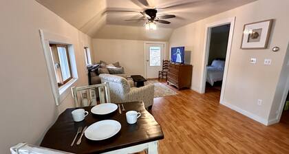 Cozy 1 king bed Apt Minutes to Okemo (Pet Friendly)