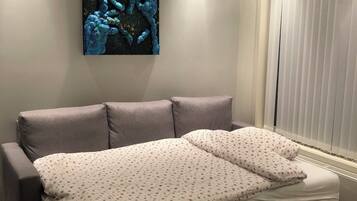 2 bedrooms, desk, free WiFi, bed sheets