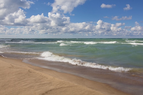 Walk to Beach, Brand New Townhouse with EV Charging