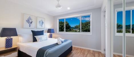 4 bedrooms, iron/ironing board, WiFi, bed sheets