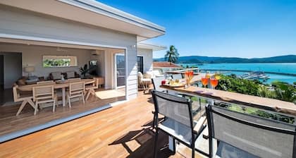 4 Bedroom Home with Panoramic Ocean Views and pool