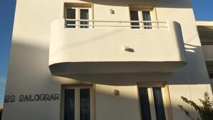 A multi-story building with balconies and a sign reading "ES SALOGRAR". - Lavendel Apartments (Ses Salines)