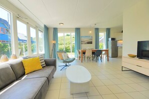 TV - Vacation home for 7 people in a unique location at the foot of the dunes (Callantsoog)