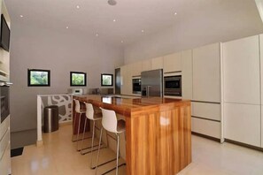 Fridge, microwave, oven, stovetop - Paradise in Valbonne, Jacuzzi, huge pool (Grasse)