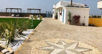 Detached sea view apartment with direct access to the beach!