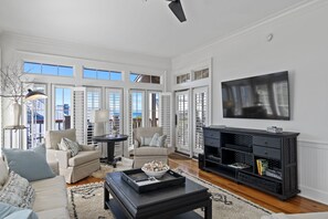 Fernseher, Stereoanlage