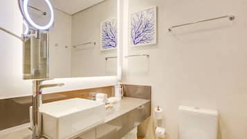 Superior Room, 2 Twin Beds | Bathroom | Shower, rainfall showerhead, hair dryer, towels