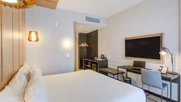 Superior Room, 1 King Bed | Minibar, soundproofing, free cribs/infant beds, free WiFi