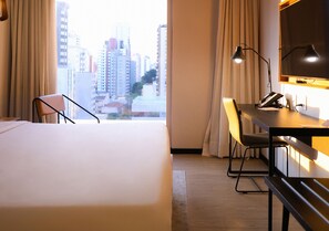 行政客房, 1 張特大雙人床 | 迷你吧、隔音、免費搖籃/嬰兒床、免費無線上網